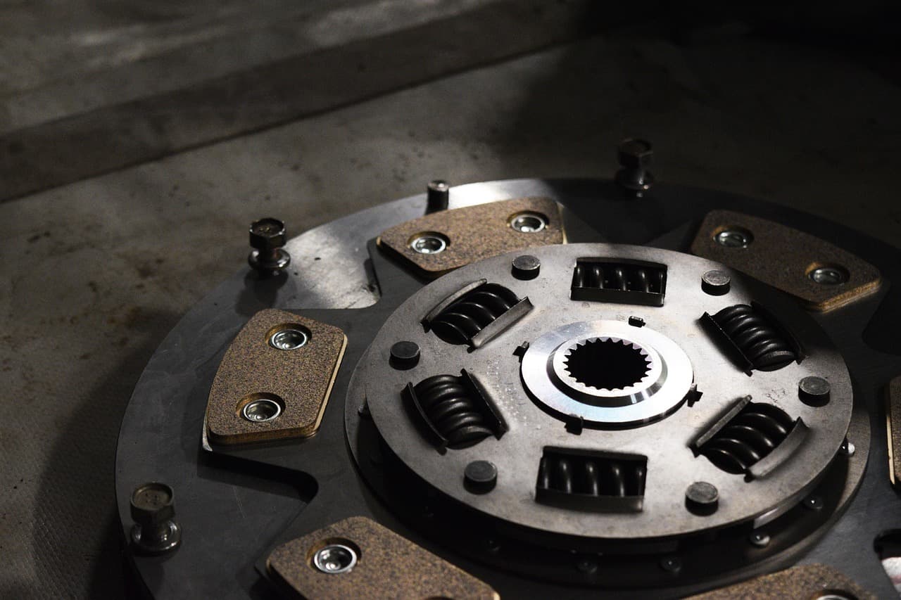 A clutch plate and pressure plate